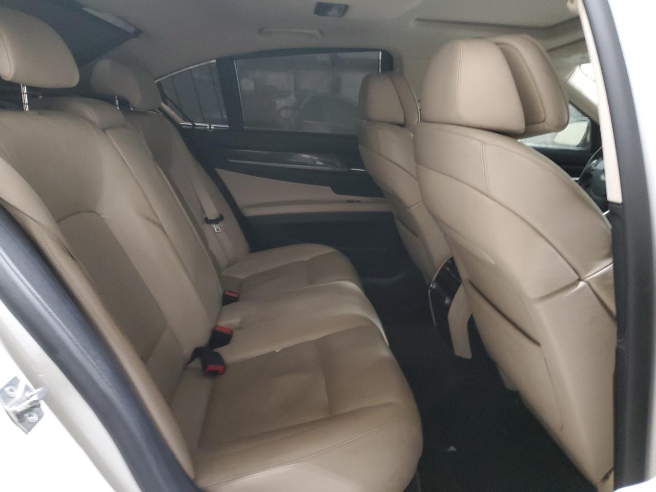 2010 Bmw 750 I Xdrive White vin: WBAKC6C57ACL67811