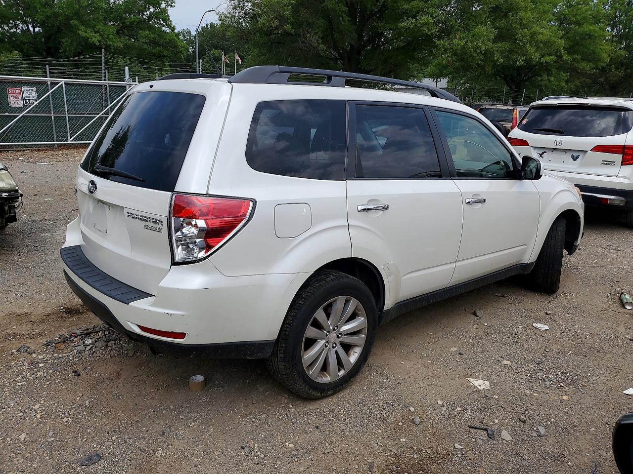 2012 Subaru Forester 2.5x Premium White vin: JF2SHADC7CH427808
