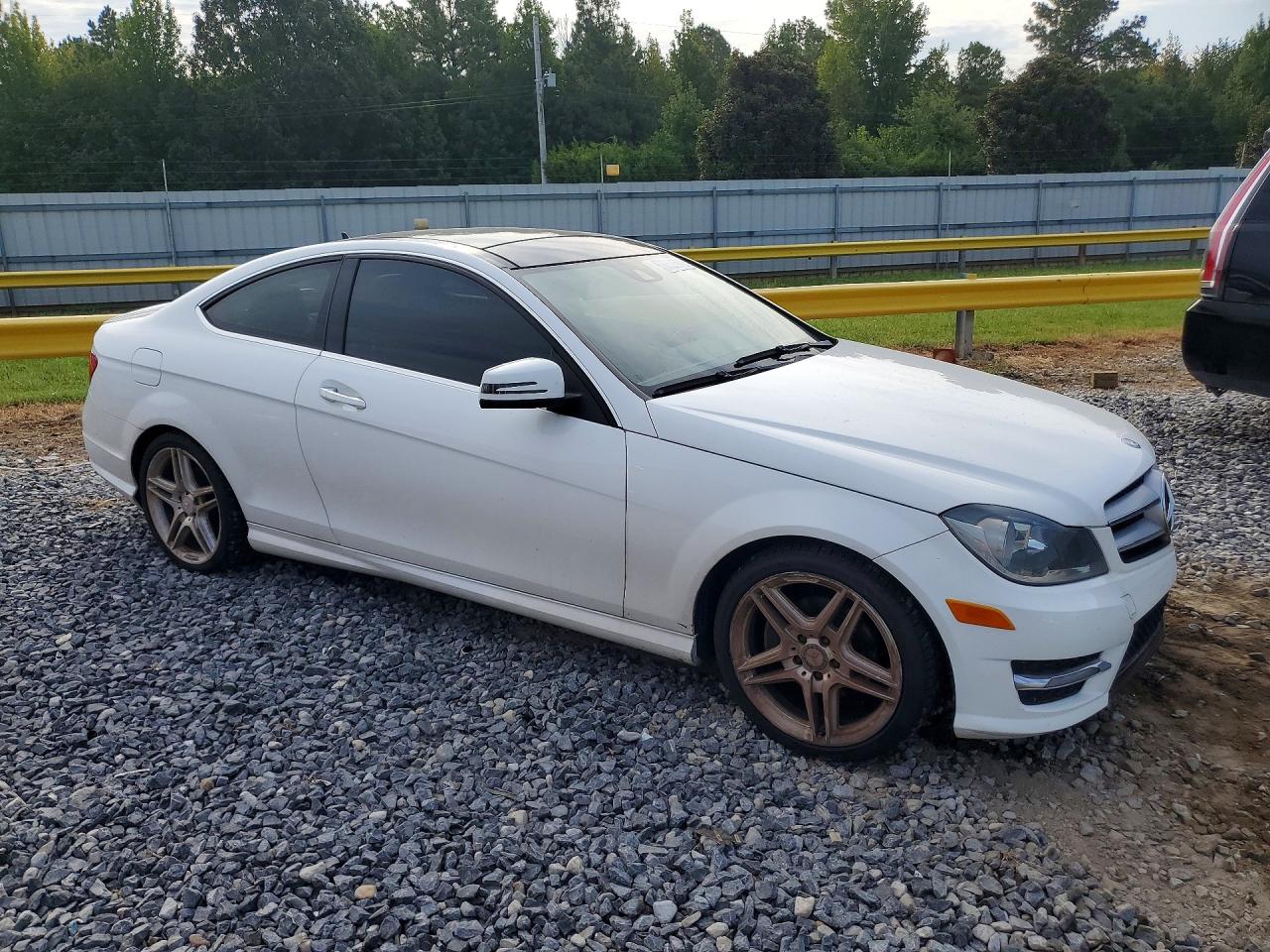 2013 Mercedes-benz C 250 White vin: WDDGJ4HB3DF956395