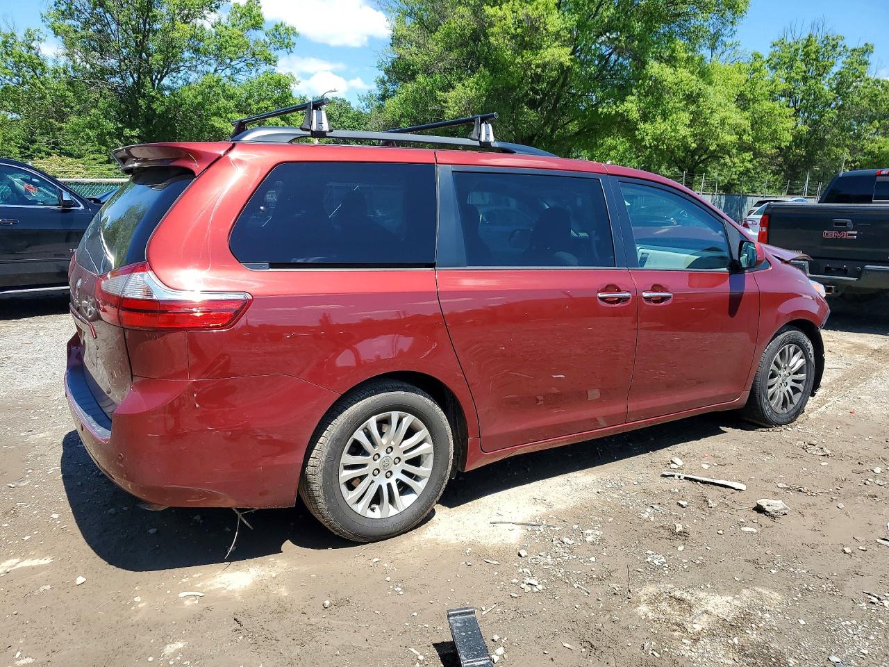 2015 Toyota Sienna Xle 8-passenger Maroon vin: 5TDYK3DCXFS655159