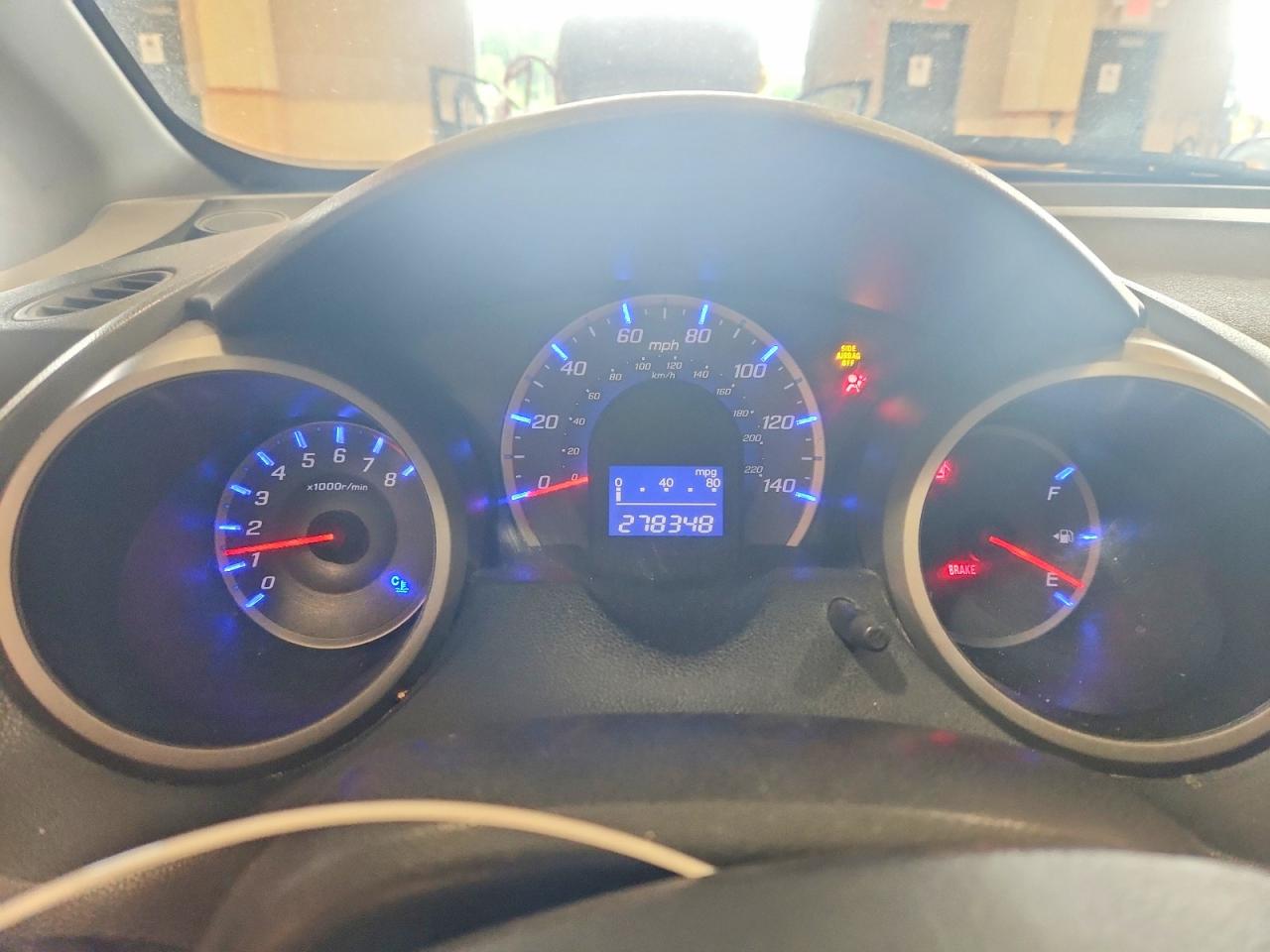 2011 Honda Fit Silver vin: JHMGE8H33BC008512