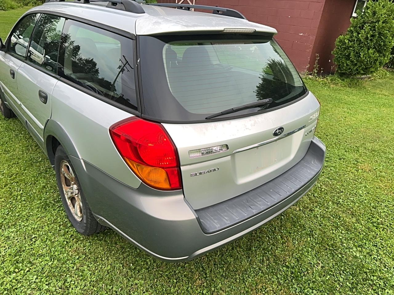 2007 Subaru Outback Outback 2.5i Silver vin: 4S4BP61C377325190