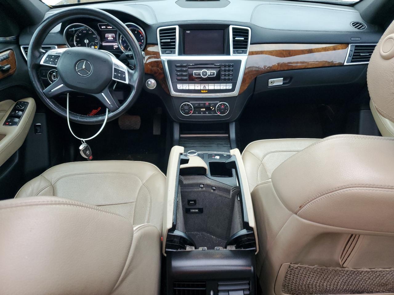 2013 Mercedes-benz Ml 550 4matic White vin: 4JGDA7DB9DA228058