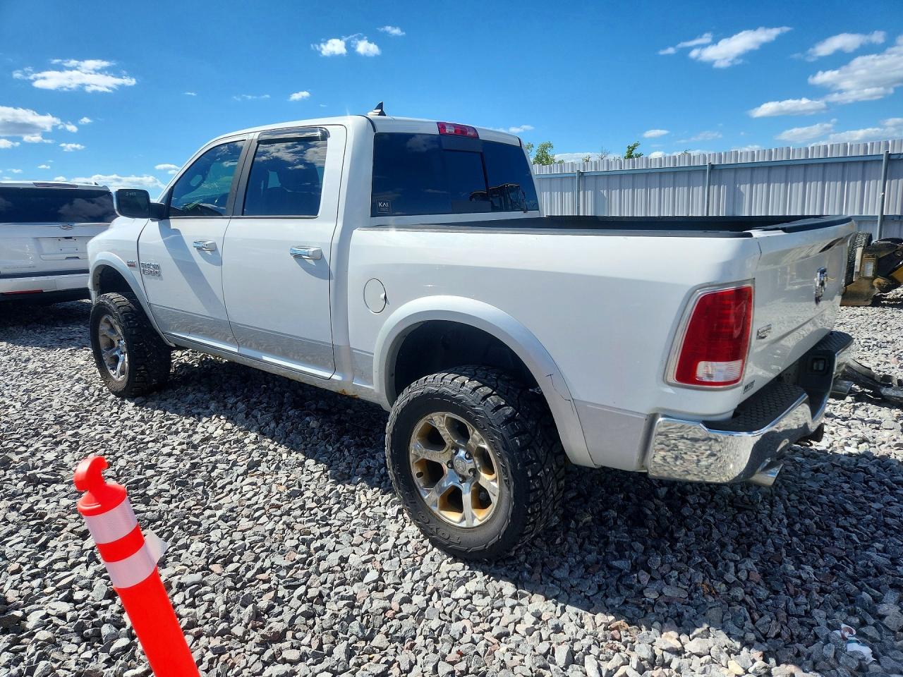 2015 Ram 1500 Laramie White vin: 1C6RR7NT5FS767050