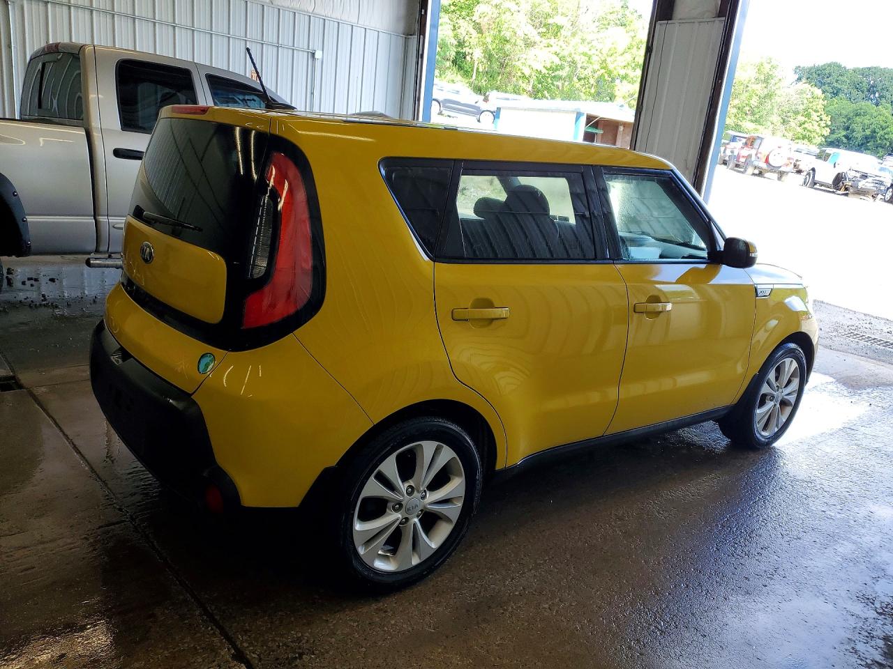 2014 Kia Soul + Yellow vin: KNDJP3A57E7084246