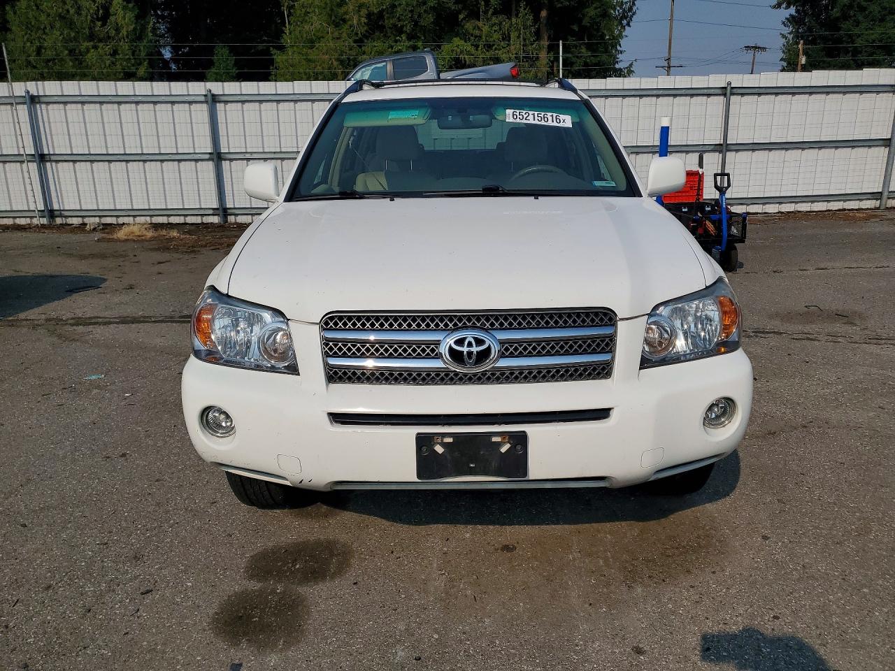 2007 Toyota Highlander Hybrid White vin: JTEHW21A370040440