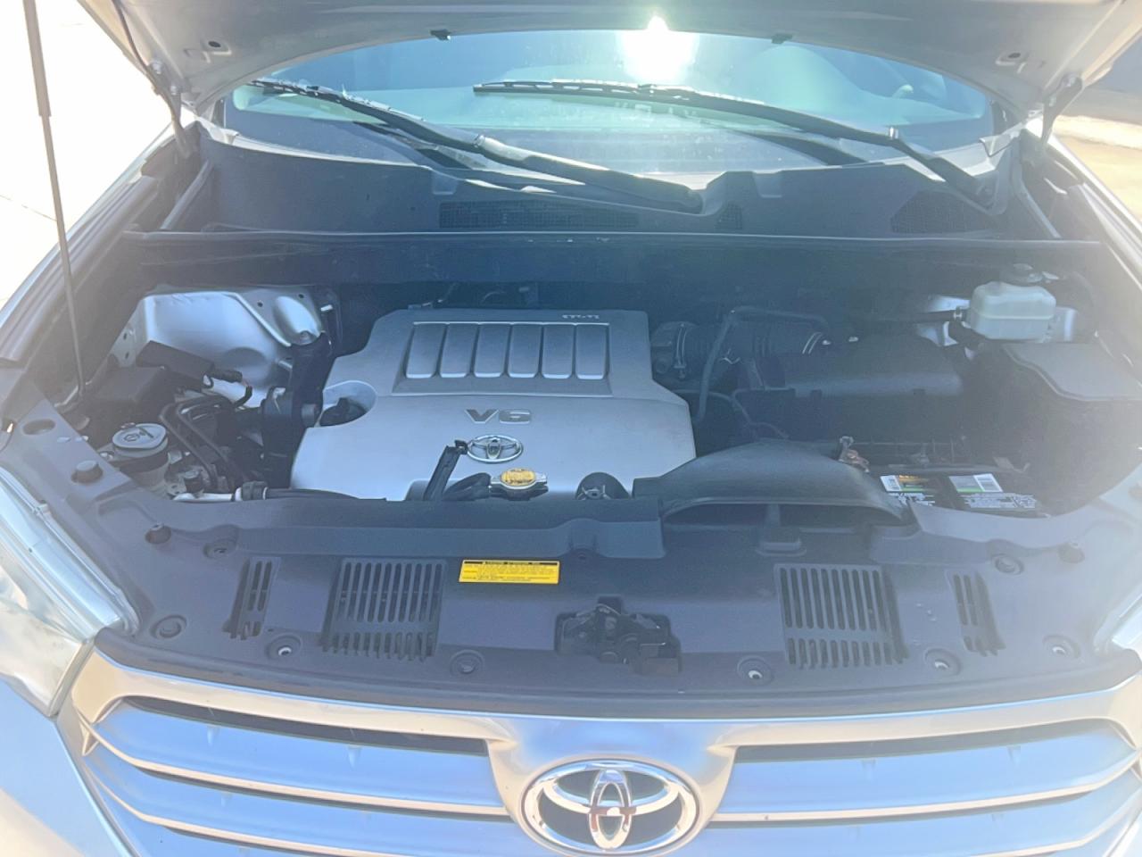 2012 Toyota Highlander Base Silver vin: 5TDBK3EH1CS094863