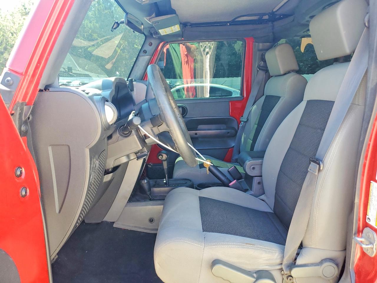2009 Jeep Wrangler Unlimited X Red vin: 1J4GA39149L767302