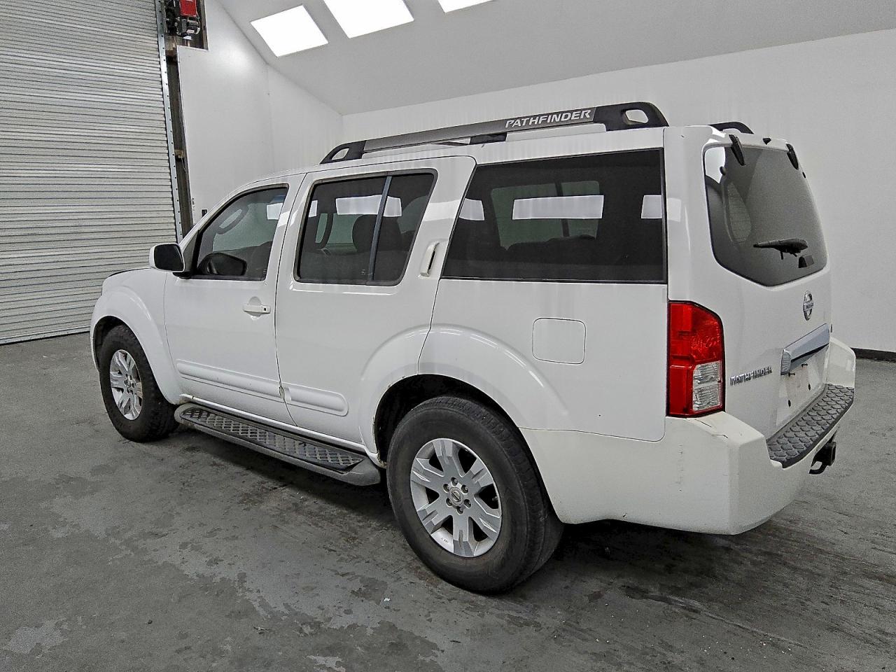 2006 Nissan Pathfinder Le Белый vin: 5N1AR18U26C635263