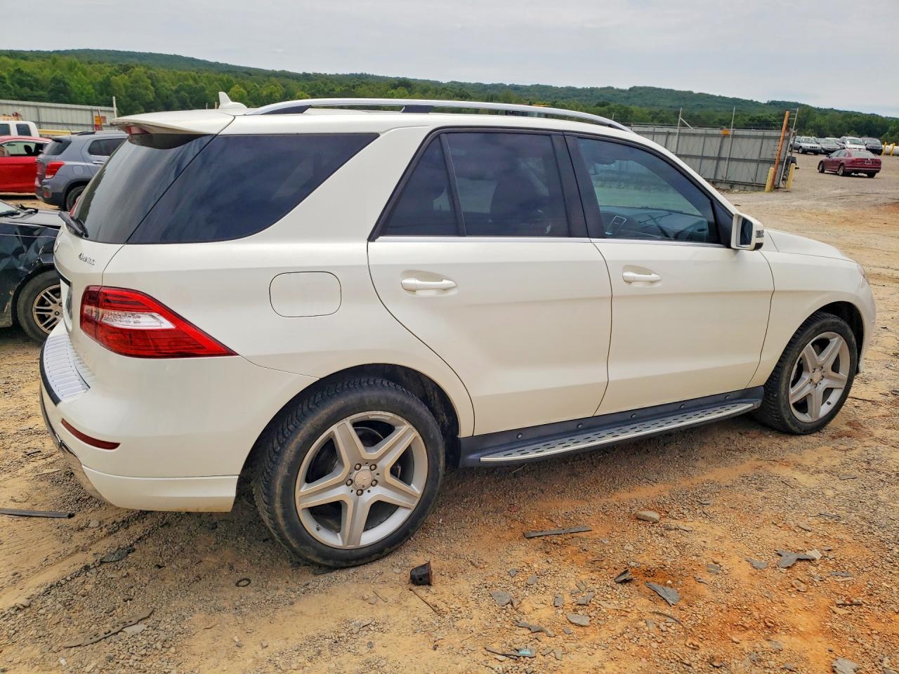 2014 Mercedes-benz Ml 550 4matic Белый vin: 4JGDA7DB2EA364226