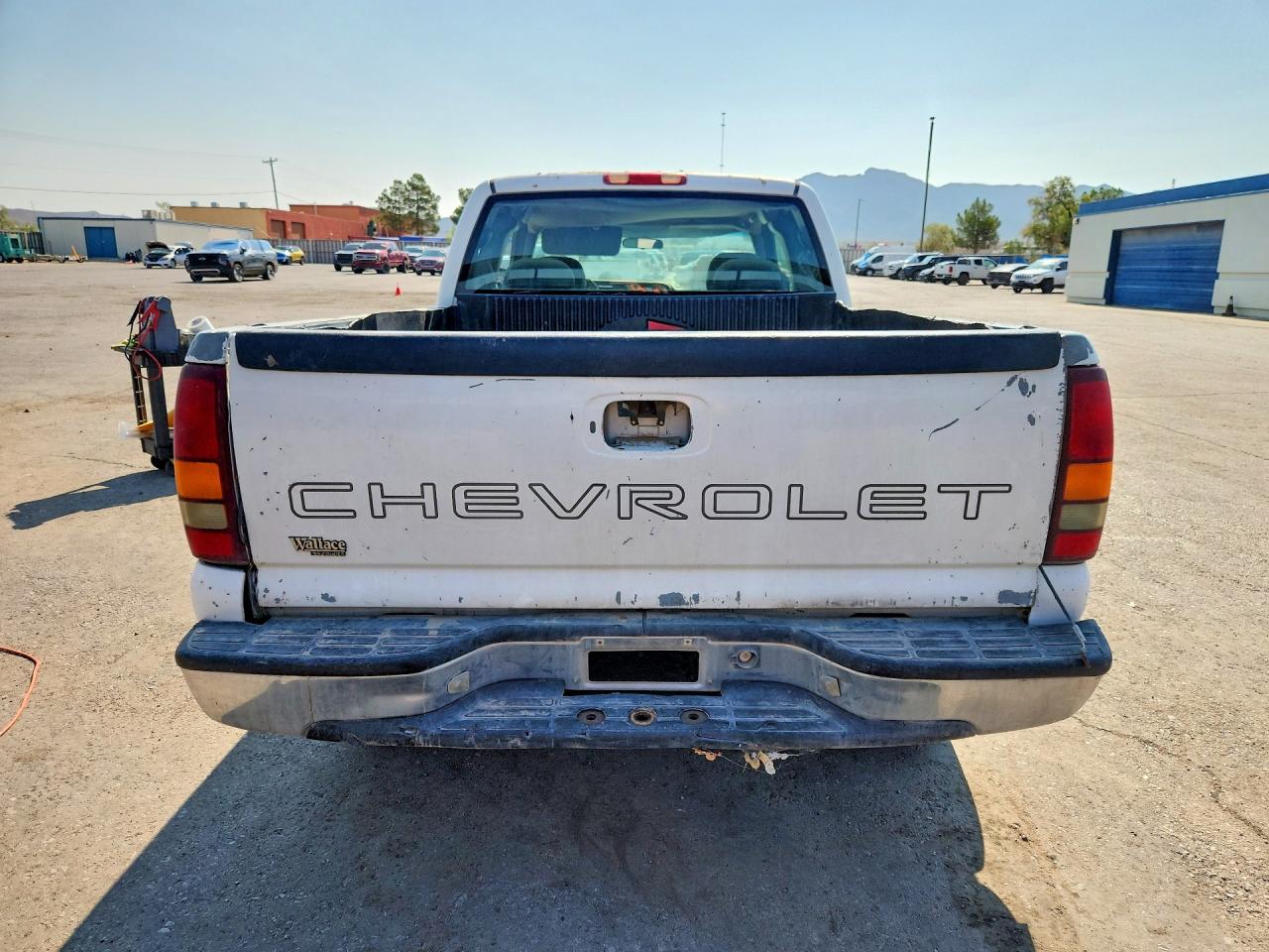 2000 Chevrolet Silverado C1500 White vin: 2GCEC19W1Y1310863
