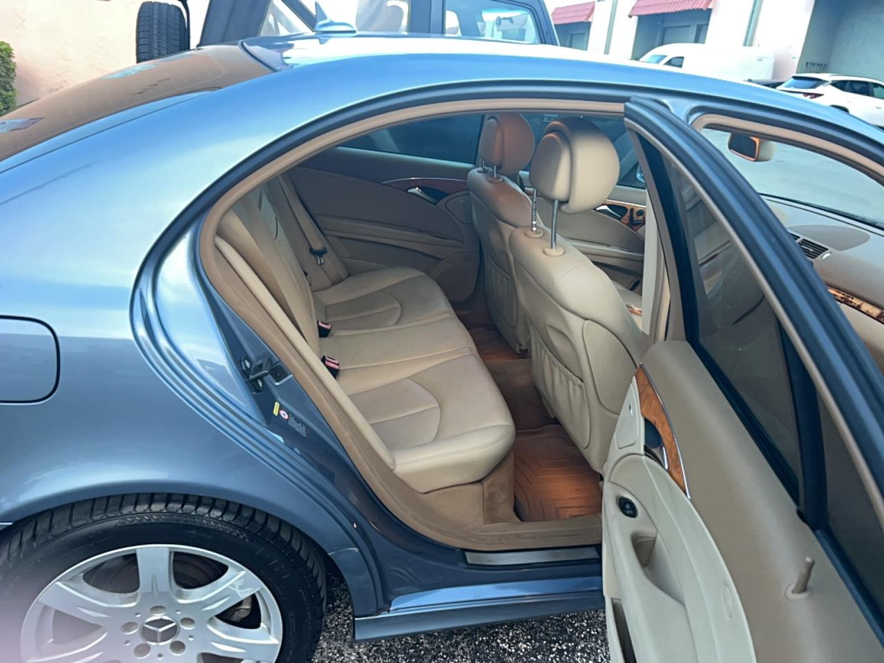 2007 Mercedes-benz E 350 Синий vin: WDBUF56X47B003823