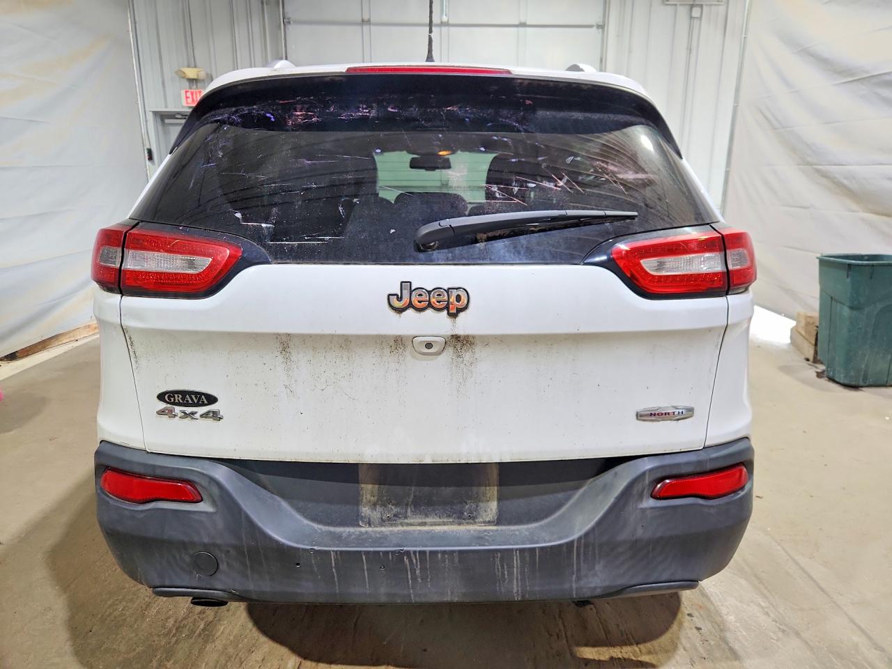 2015 Jeep Cherokee Latitude White vin: 1C4PJMCB0FW635239