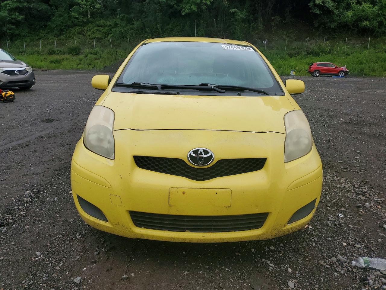 2009 Toyota Yaris Base Yellow vin: JTDJT903X95250243