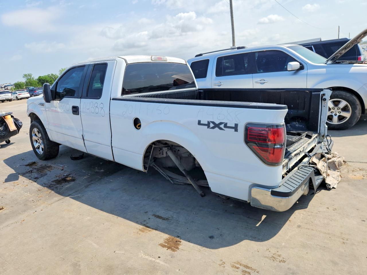 2011 Ford F150 Super Cab White vin: 1FTFX1EF1BFB18907