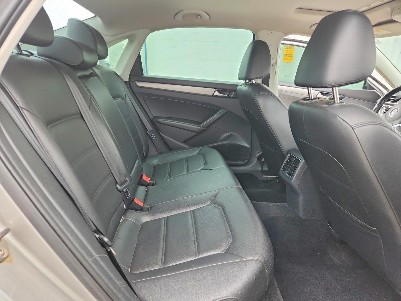 2014 Volkswagen Passat Se Серебряный vin: 1VWBS7A31EC053328