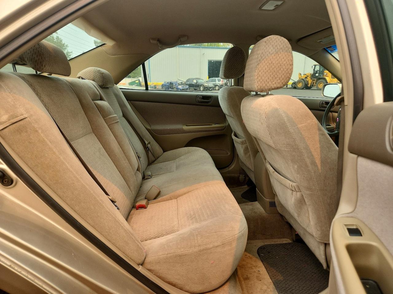 2004 Toyota Camry Le Gold vin: 4T1BE32K74U359169