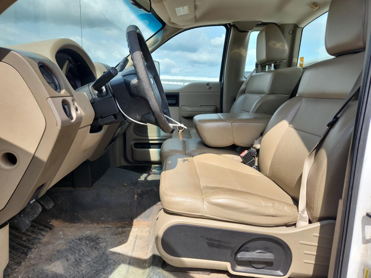 2008 Ford F150 White vin: 1FTRF12288KB80595