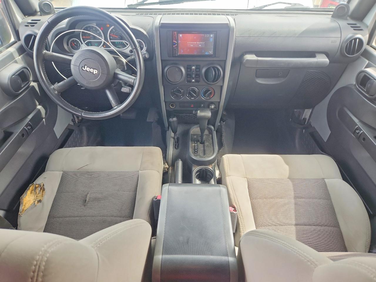 2010 Jeep Wrangler Unlimited Sport Silver vin: 1J4HA3H14AL224672