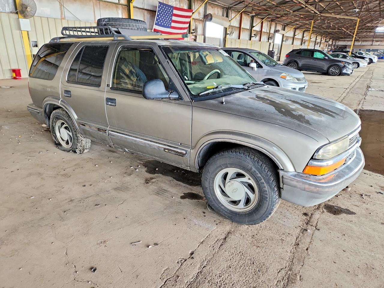 1998 Chevrolet Blazer Beige vin: 1GNDT13W8W2208632