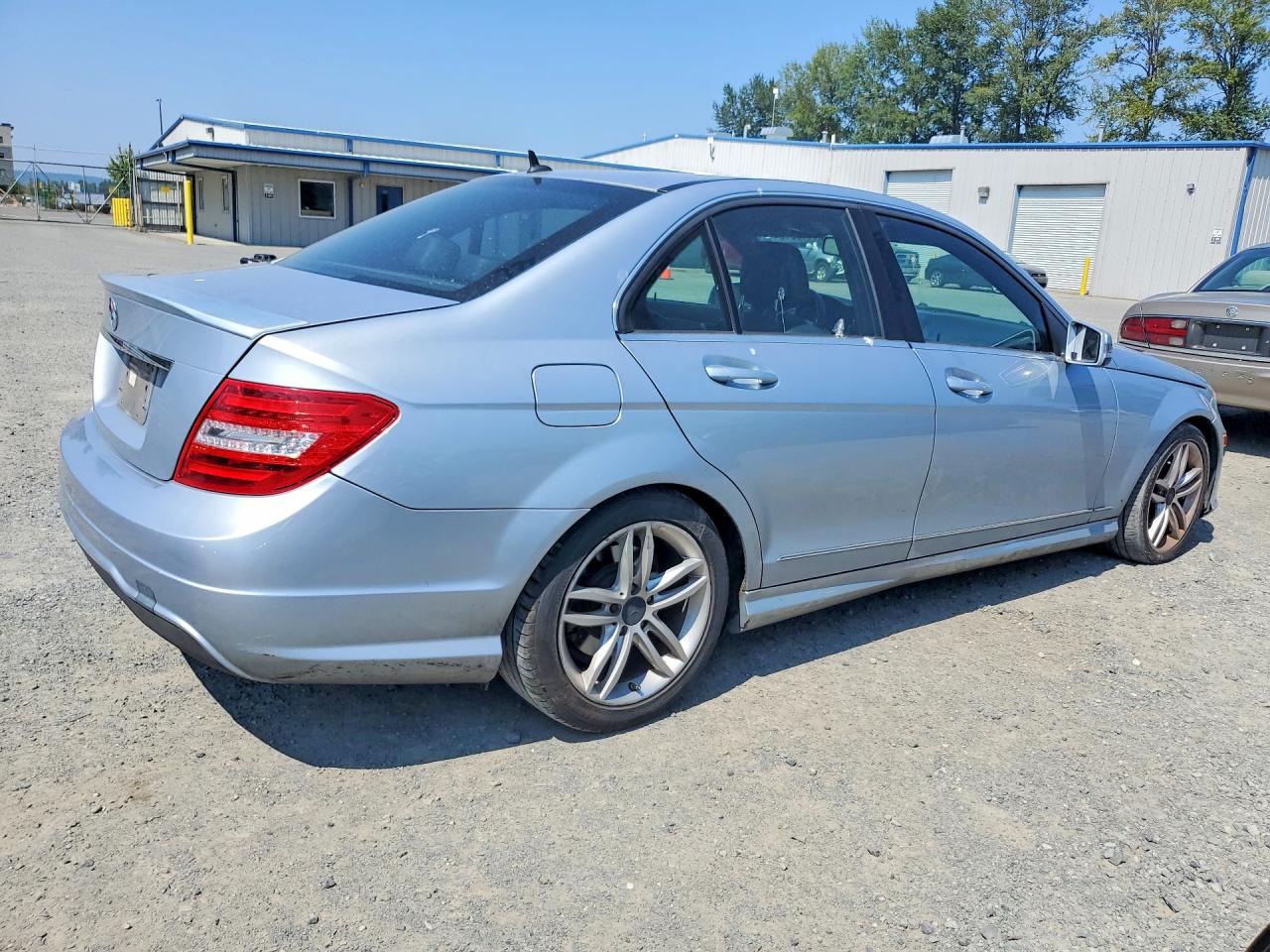 2013 Mercedes-benz C 250 Blue vin: WDDGF4HB5DA766208