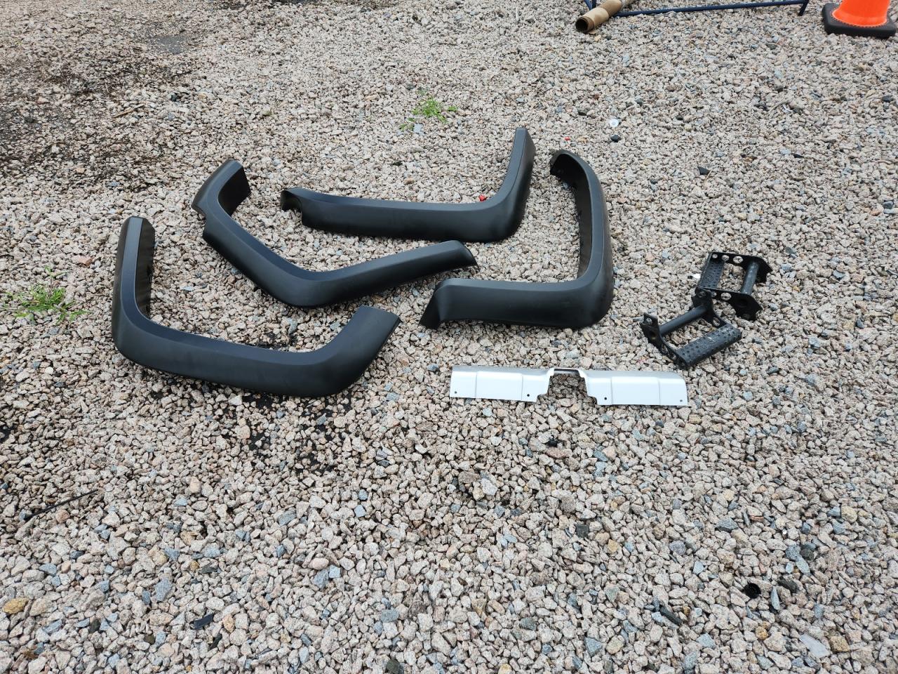 2013 Toyota Fj Cruiser Base Silver vin: JTEBU4BF5DK168177
