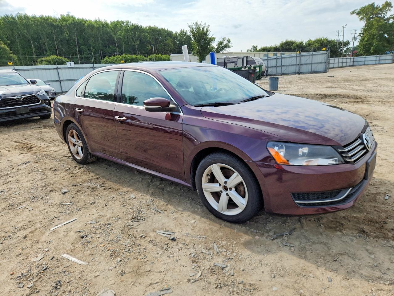2013 Volkswagen Passat Se Maroon vin: 1VWBP7A30DC018988