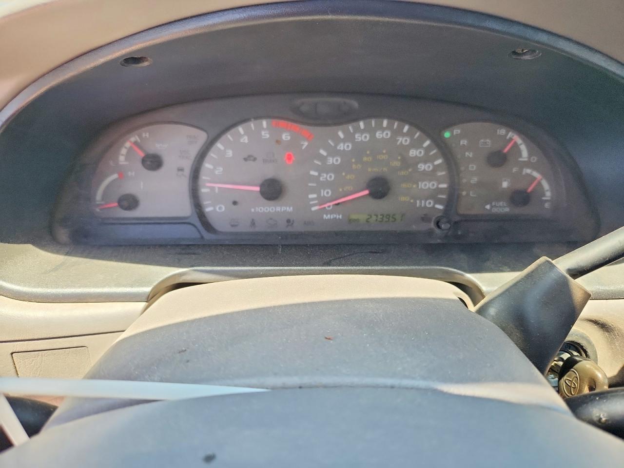 2003 Toyota Sequoia Sr5 Белый vin: 5TDZT34A13S192386