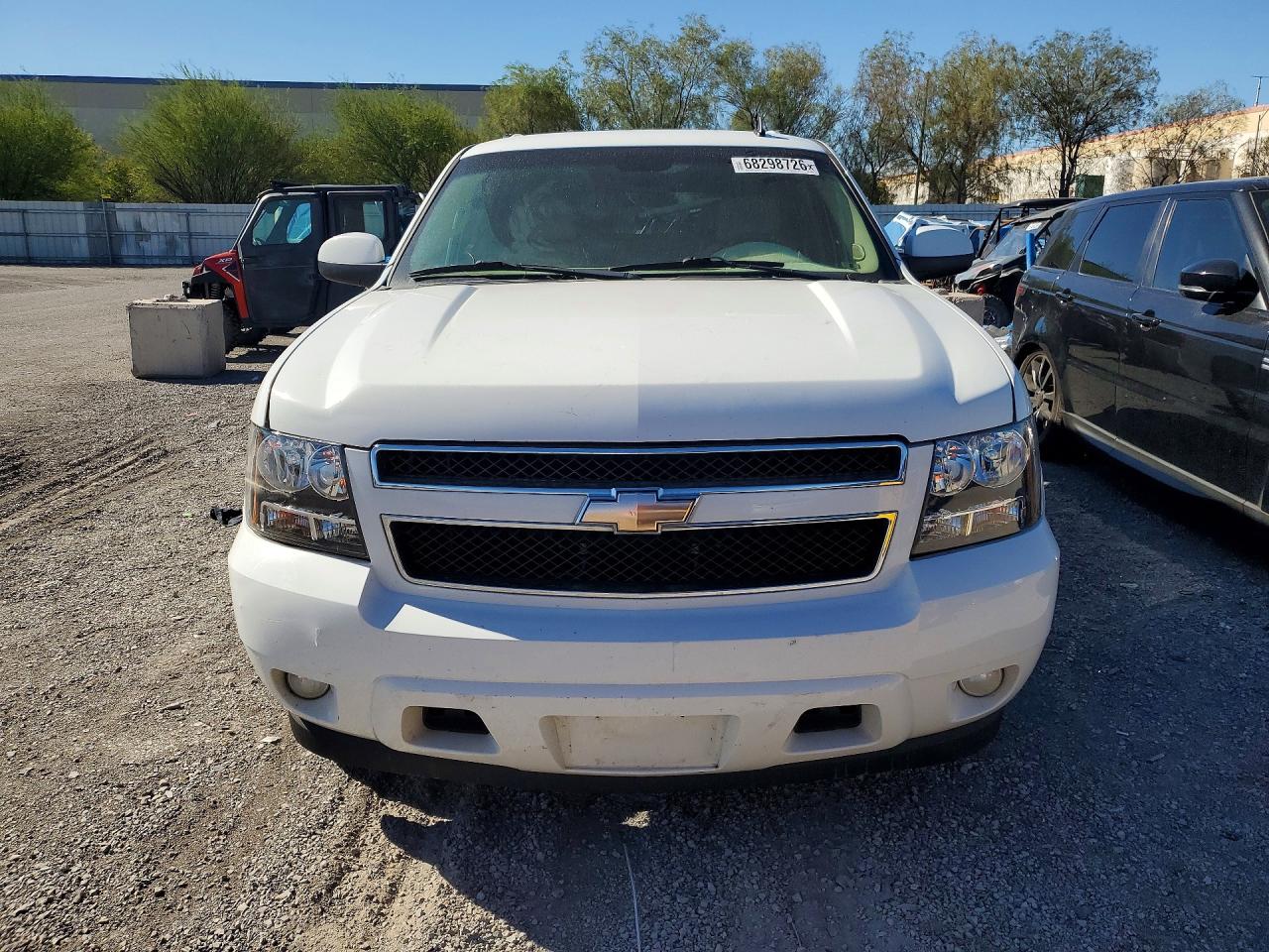 2010 Chevrolet Suburban C1500 Ls White vin: 1GNUCHE02AR172048