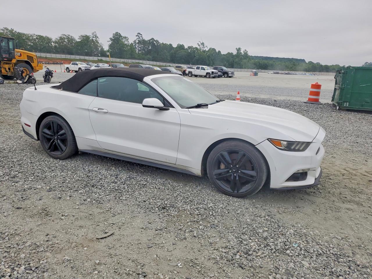 2015 Ford Mustang White vin: 1FATP8UH0F5429339