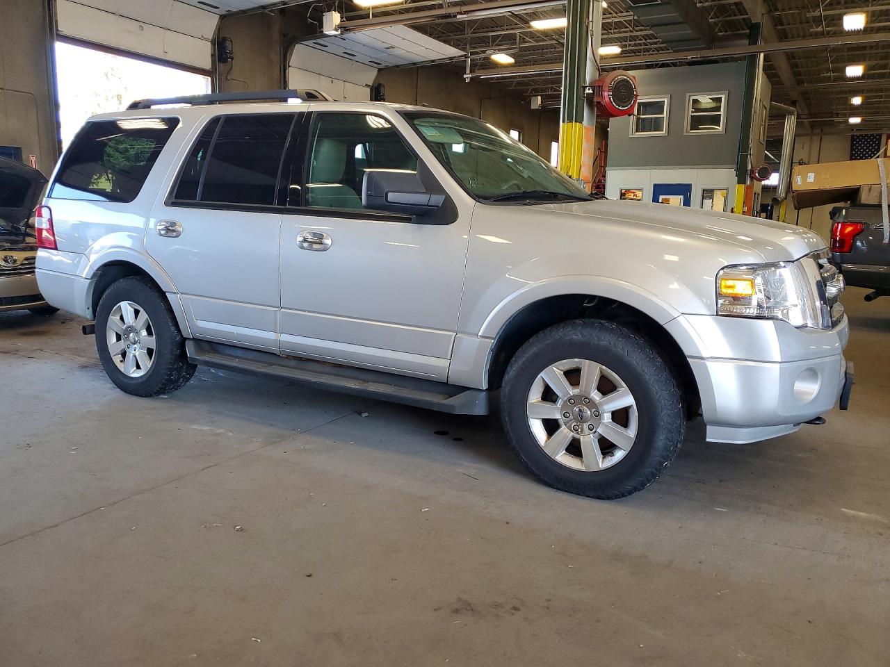 2010 Ford Expedition Xlt Gray vin: 1FMJU1G5XAEA76518