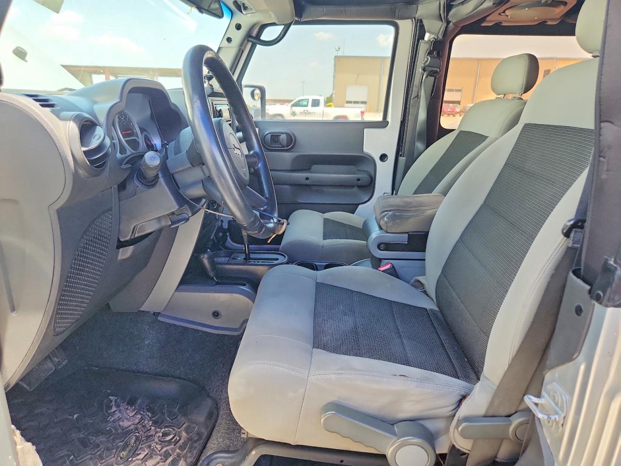 2010 Jeep Wrangler Sport Серебряный vin: 1J4AA2D10AL167632