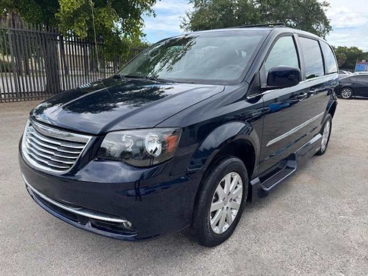 2014 Chrysler Town & Country Touring Blue vin: 2C4RC1BG7ER271083
