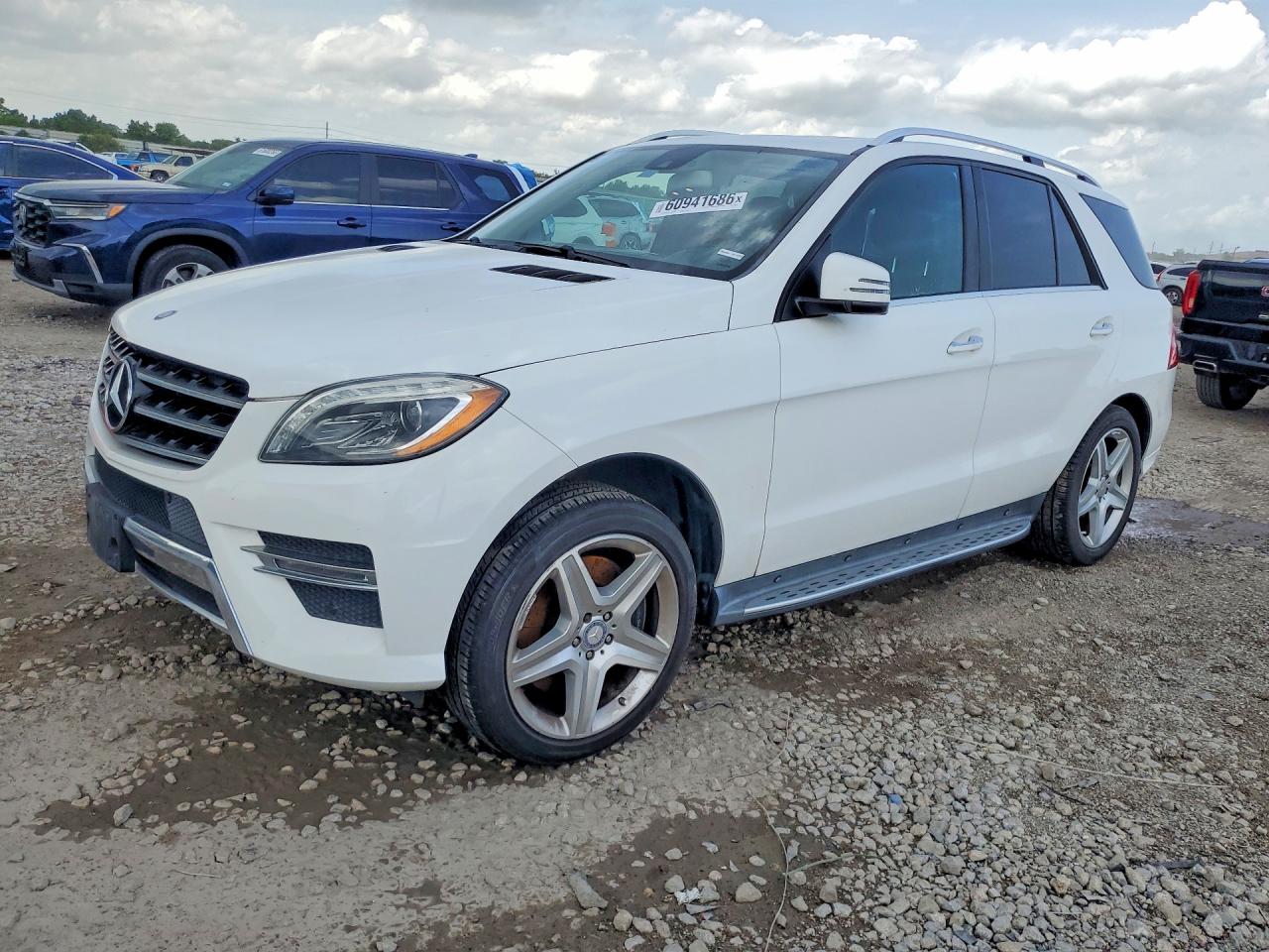 2014 Mercedes-benz Ml 550 4matic White vin: 4JGDA7DB3EA374862