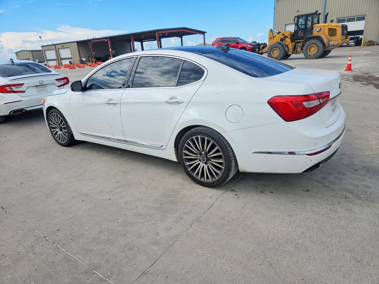 2015 Kia Cadenza Premium White vin: KNALN4D72F5174397