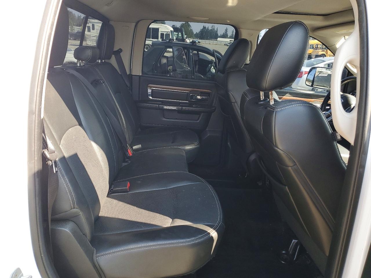 2013 Ram 1500 Laramie White vin: 1C6RR7NT8DS635431