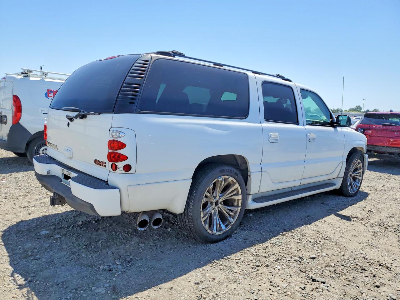 2002 Gmc Denali Xl K1500 White vin: 1GKFK66U02J171804