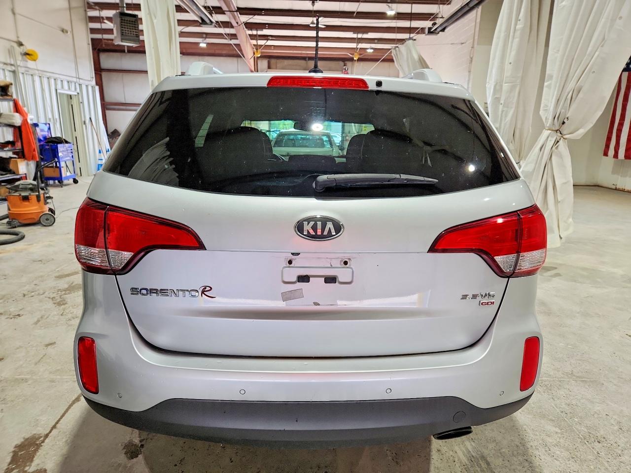 2015 Kia Sorento Lx Silver vin: 5XYKTDA75FG602186