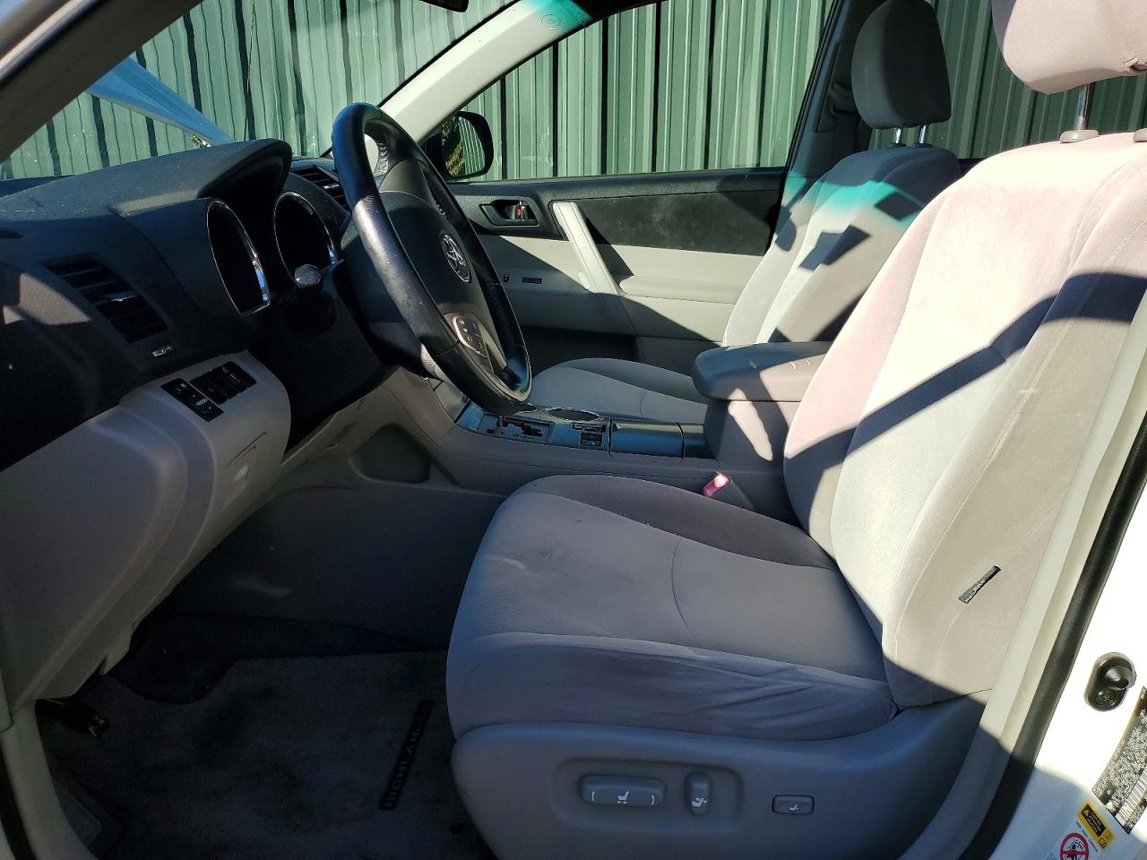 2009 Toyota Highlander Base White vin: JTEES41A692148343
