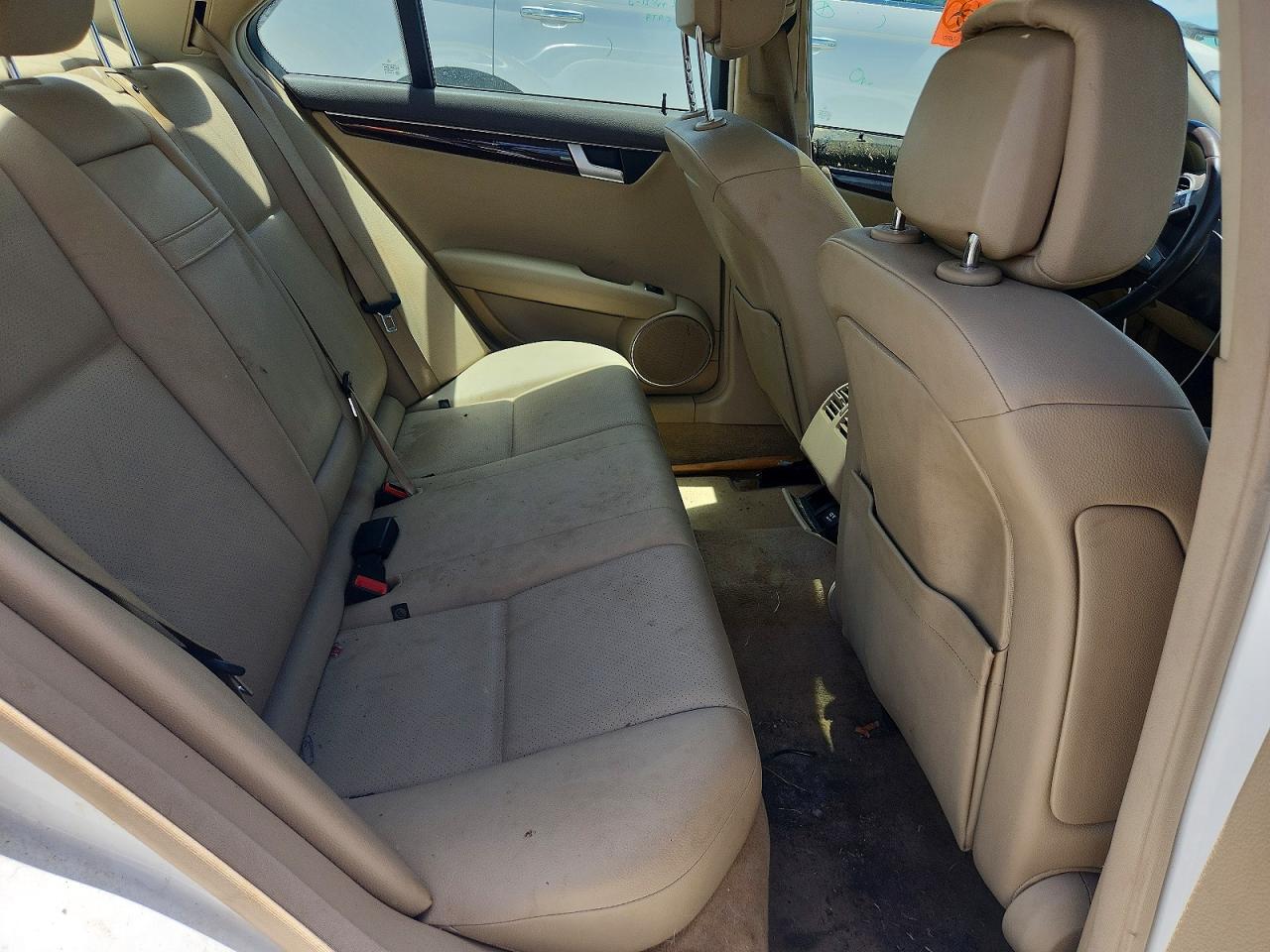 2013 Mercedes-benz C 250 White vin: WDDGF4HB4DA783145