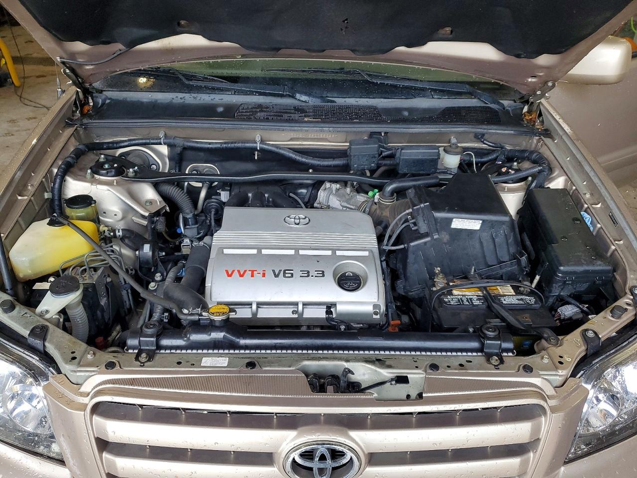 2005 Toyota Highlander Base Tan vin: JTEEP21A650089855