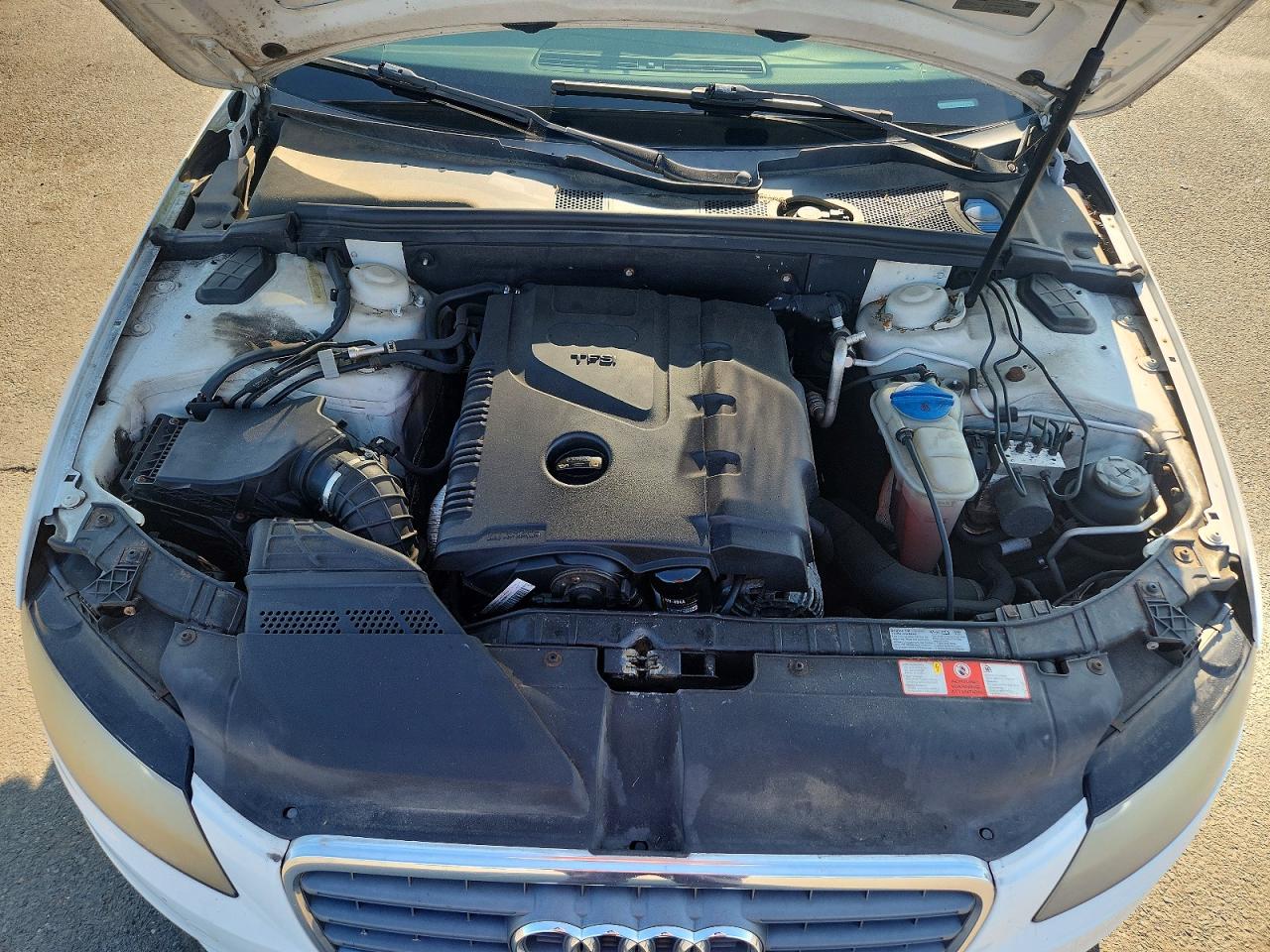 2010 Audi A4 Premium White vin: WAUAFAFL2AN027020