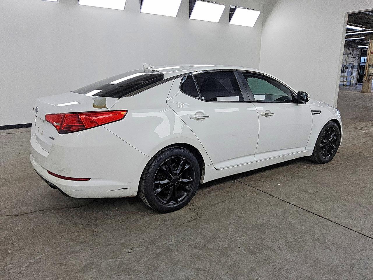 2012 Kia Optima Ex White vin: 5XXGN4A78CG007994