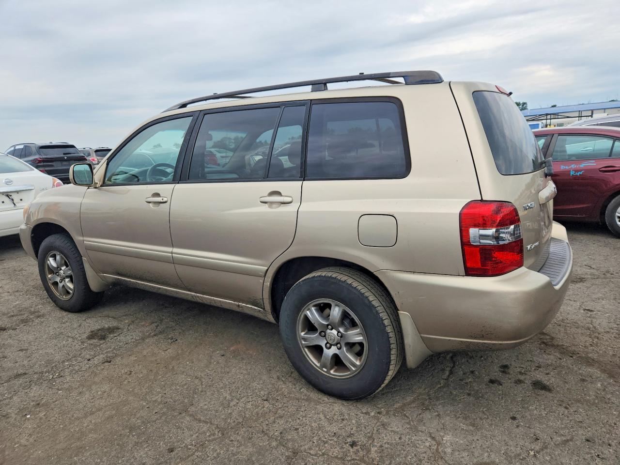 2004 Toyota Highlander Base Tan vin: JTEEP21A240059766