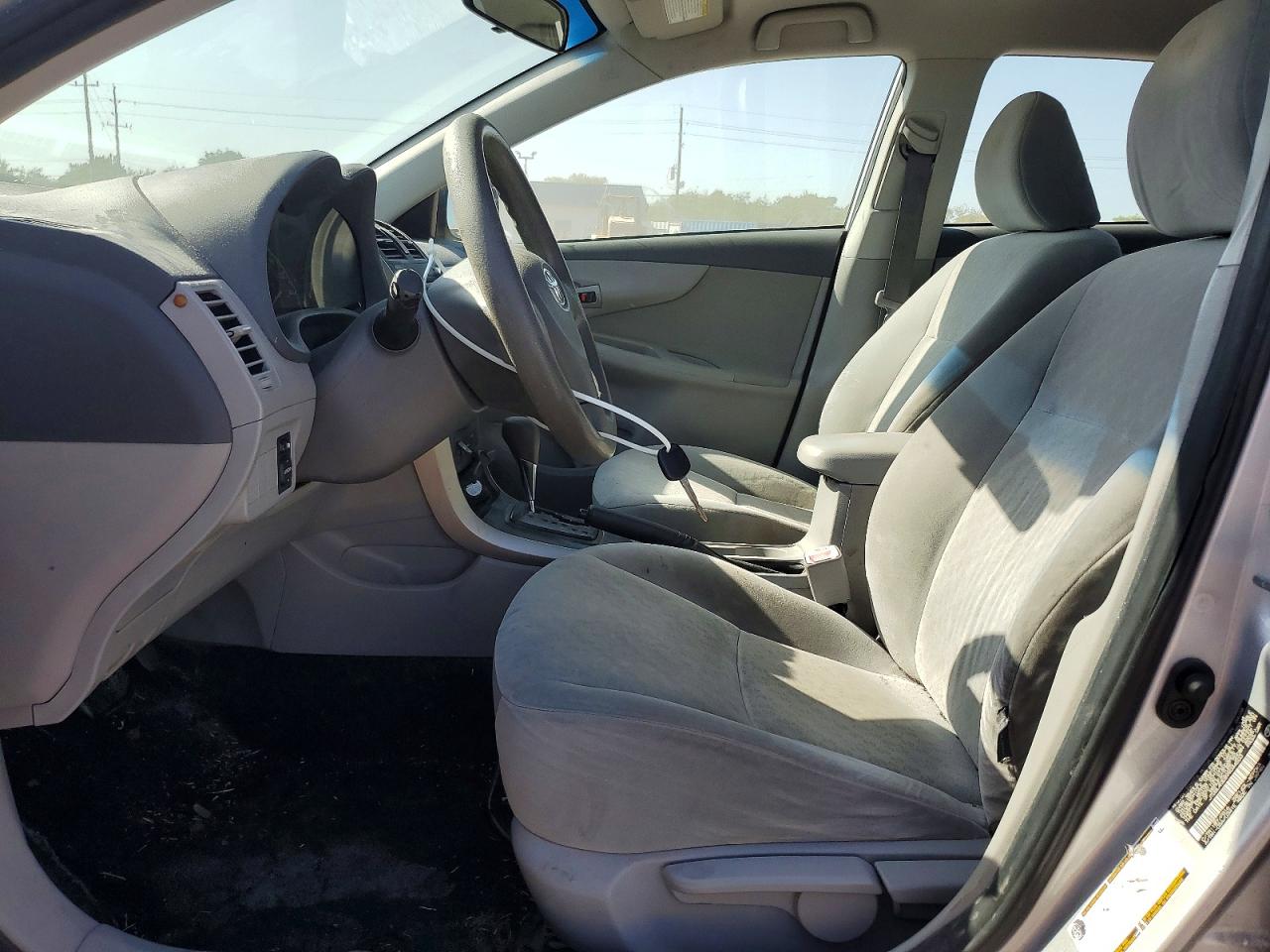 2009 Toyota Corolla Base Серебряный vin: JTDBL40E899044503