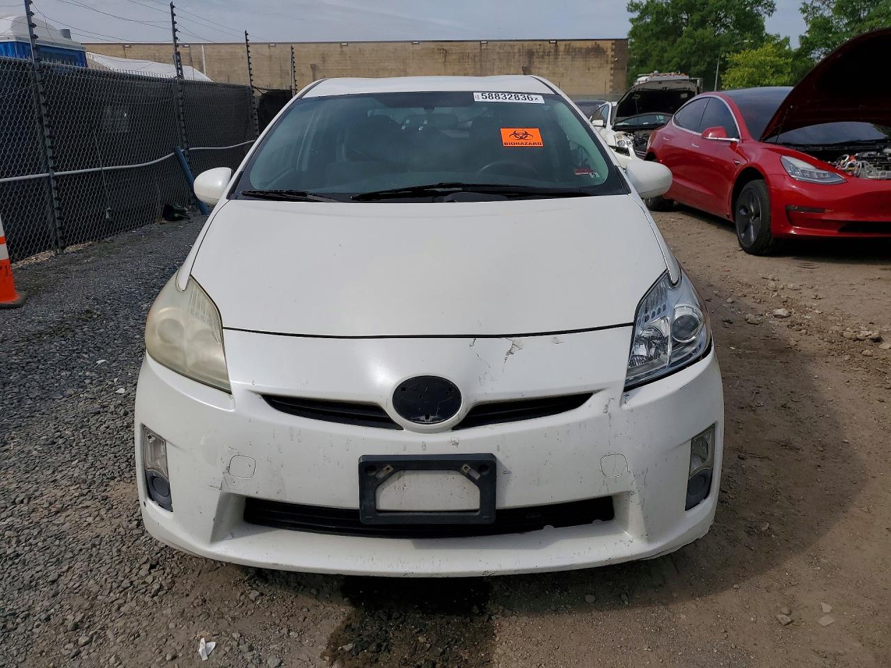 2011 Toyota Prius Two Белый vin: JTDKN3DU9B0296485