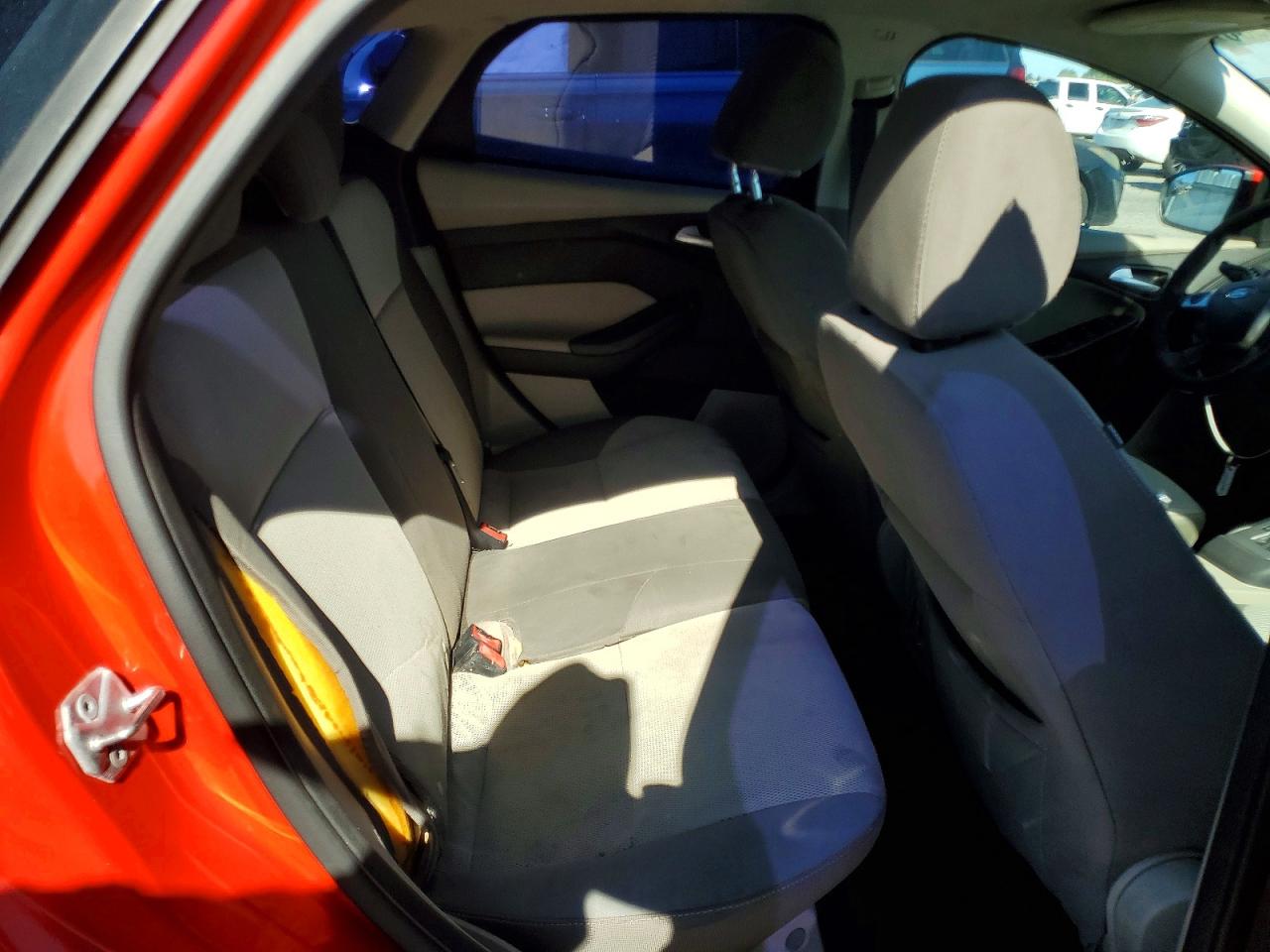 2014 Ford Focus Se Red vin: 1FADP3K28EL176738