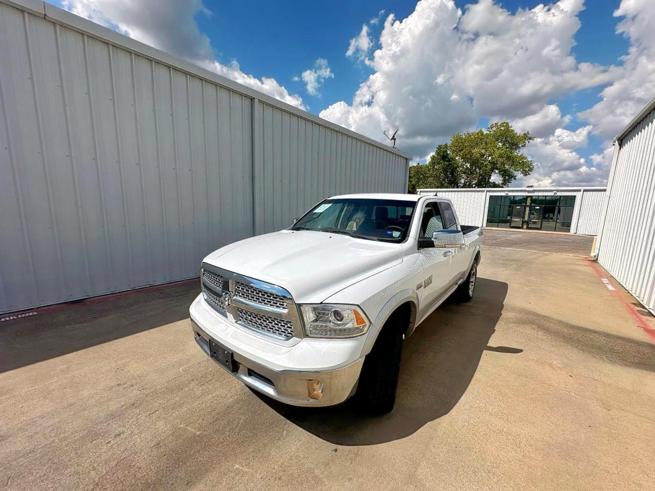 2013 Ram 1500 Laramie Белый vin: 1C6RR7JT9DS506197