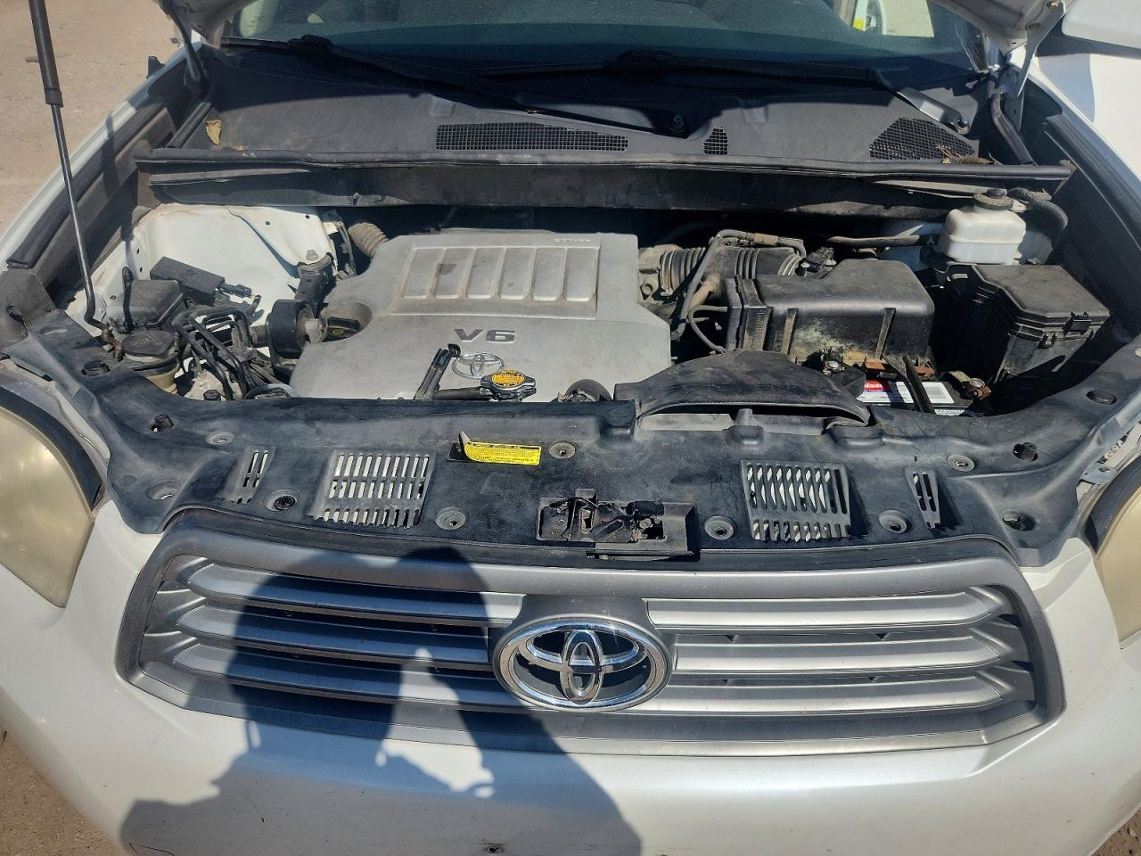 2010 Toyota Highlander Base Белый vin: 5TDZK3EH3AS022574