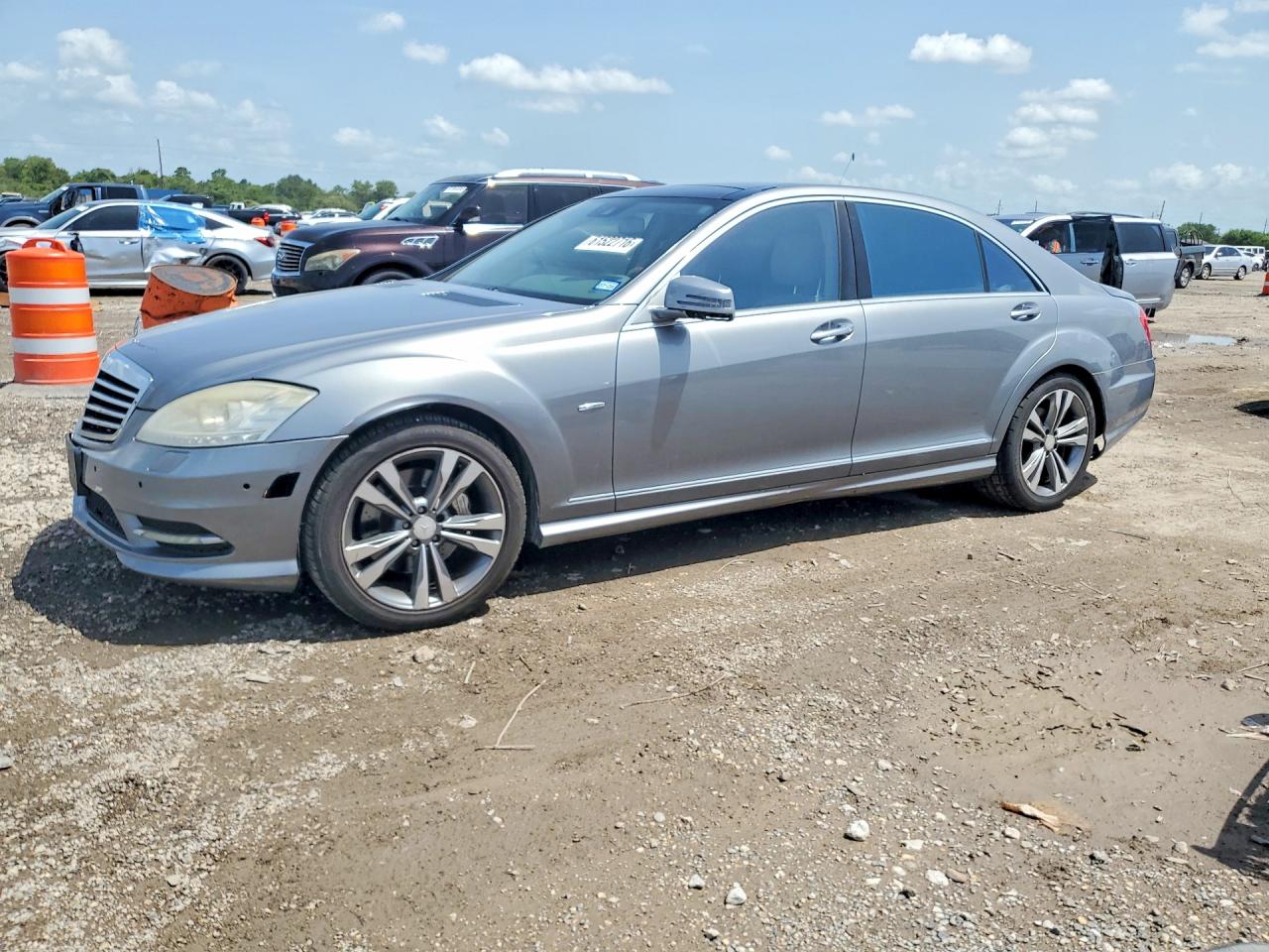 2012 Mercedes-benz S 550 Silver vin: WDDNG7DB4CA437719